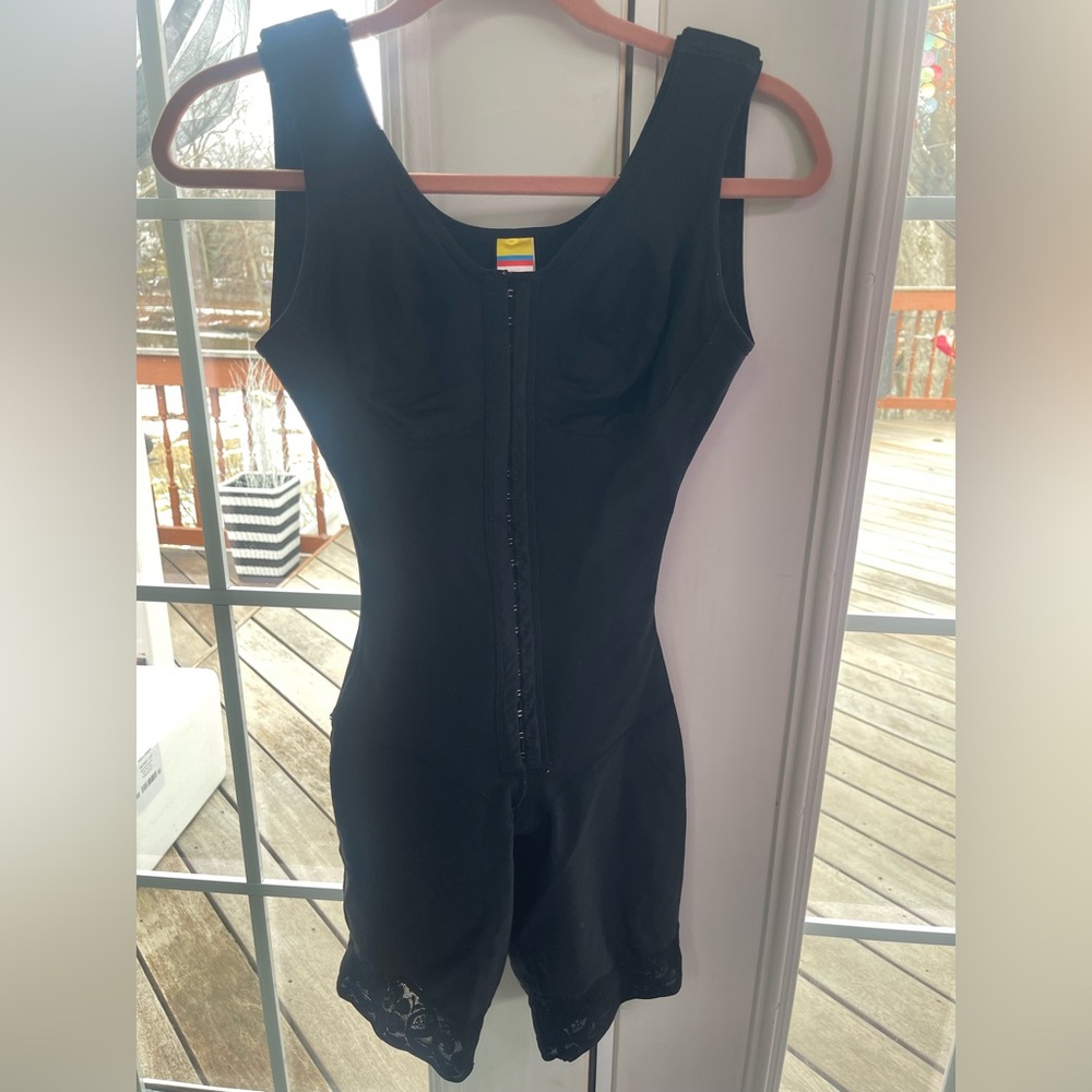 Classic Black Women One Piece Licsy Faja